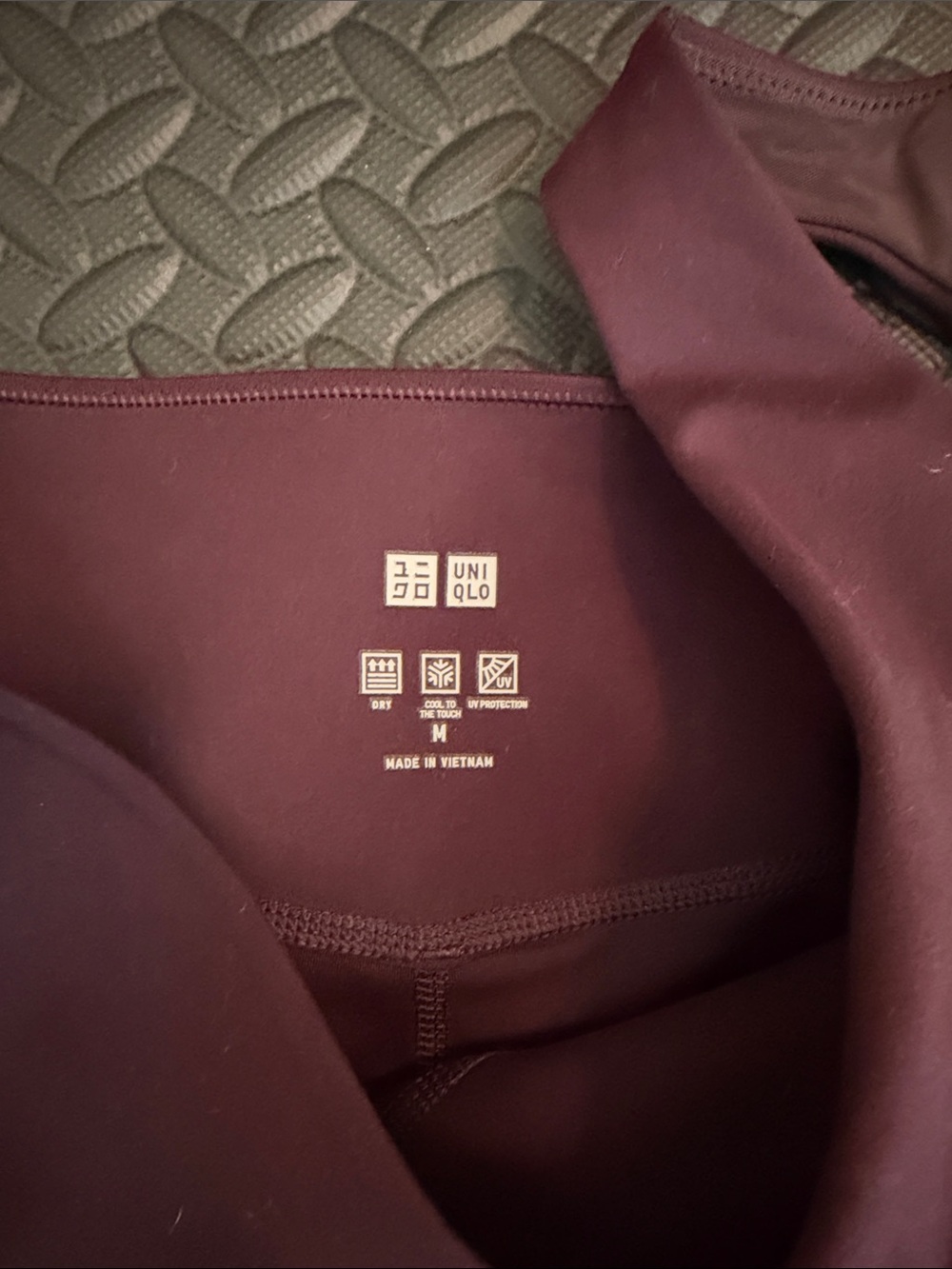 Uniqlo Wine High-Waist Leggings with Matching Racerback Bra - Picture 3 of 5